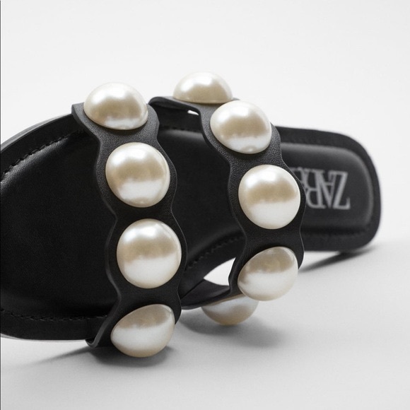 COPY - ZARA Leather Slide Sandals with Large Pearls
NWT is 11. Euro sz 42 - Picture 4 of 5